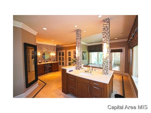 1905 Oak Creek Road Springfield, IL 62704 - Photo 5 of 24