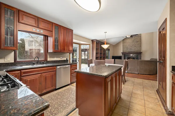 $725,000 | 1630 Castaway Court, Hoffman Estates, IL 60010