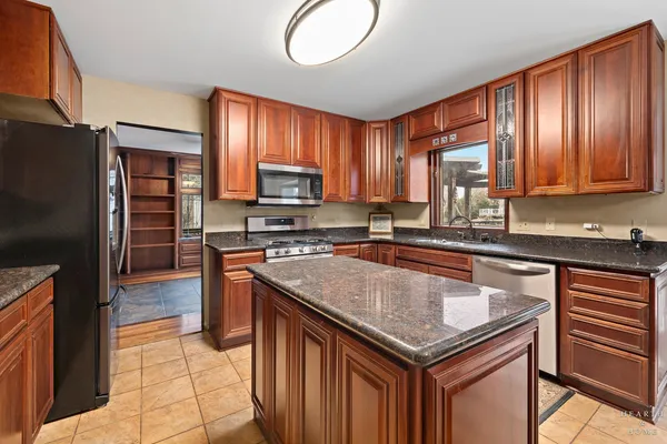 $725,000 | 1630 Castaway Court, Hoffman Estates, IL 60010