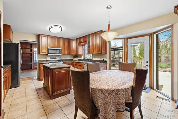 $725,000 | 1630 Castaway Court, Hoffman Estates, IL 60010
