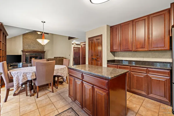 $725,000 | 1630 Castaway Court, Hoffman Estates, IL 60010