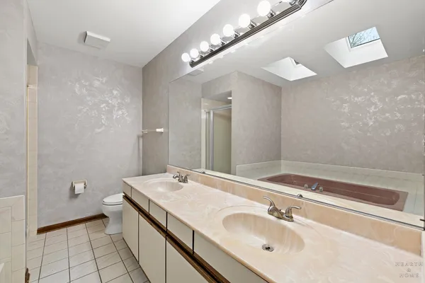 $725,000 | 1630 Castaway Court, Hoffman Estates, IL 60010