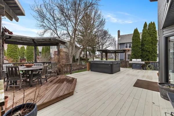 $725,000 | 1630 Castaway Court, Hoffman Estates, IL 60010