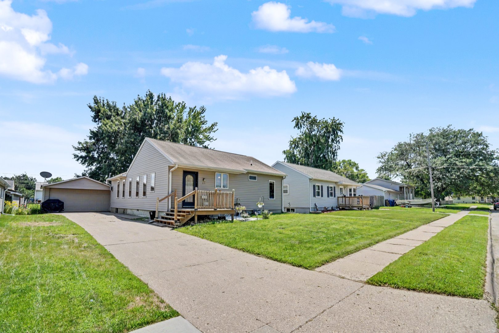 619 Middle Road Camanche, IA 52730 - Photo 27 of 30