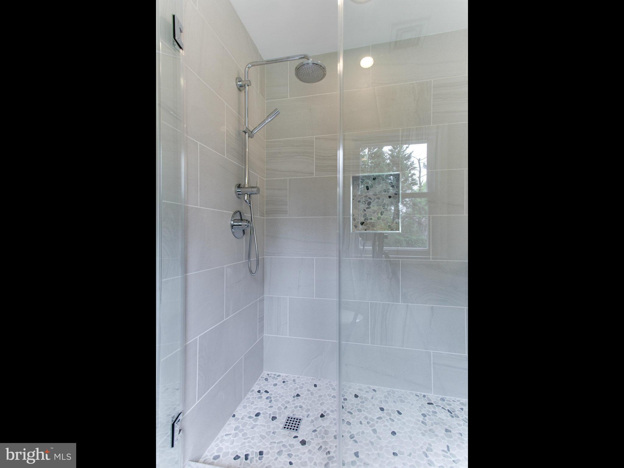 9032 Rouen Lane Potomac, MD 20854 - Photo 11 of 29 Bath (Master)
