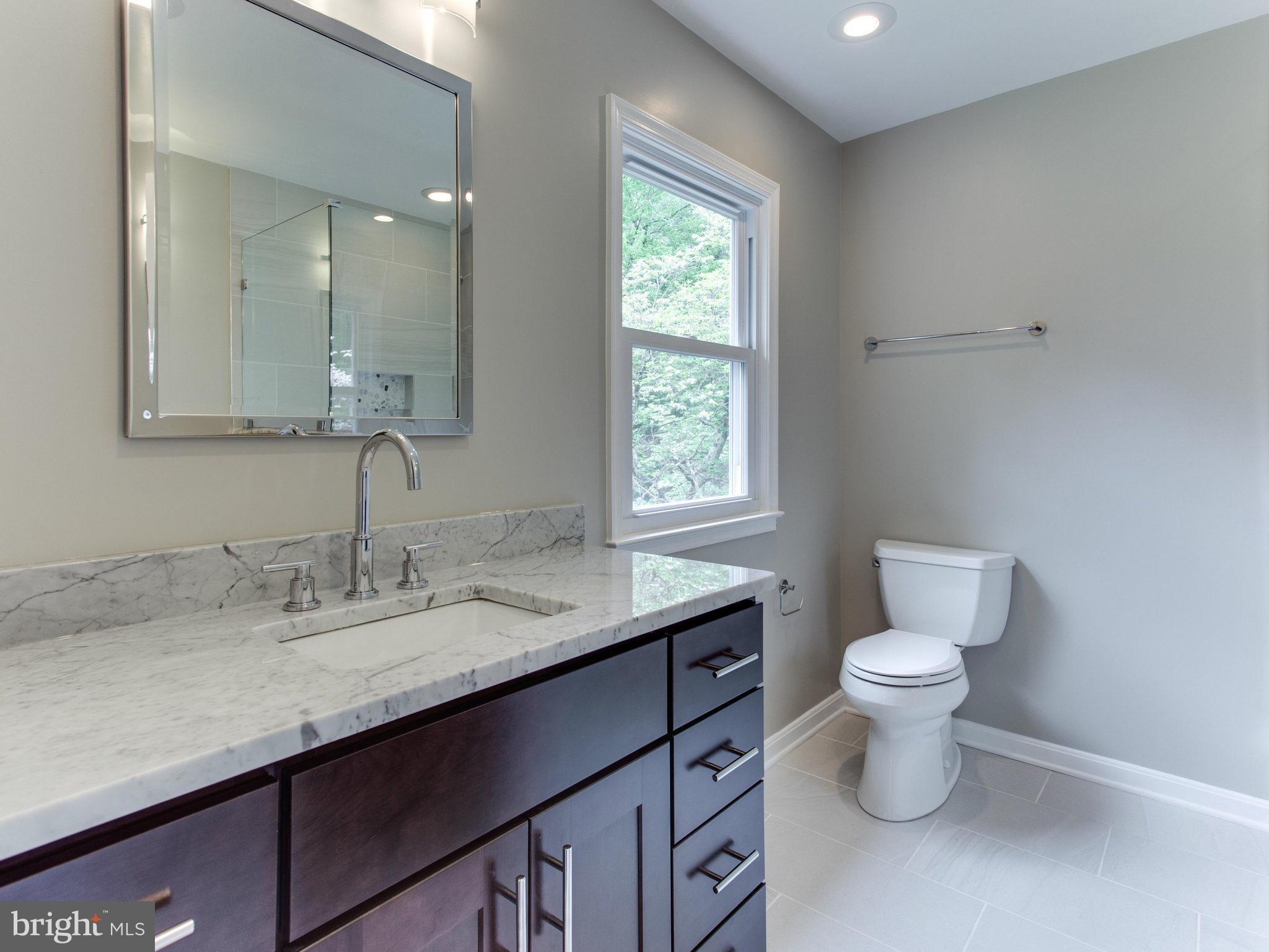 9032 Rouen Lane Potomac, MD 20854 - Photo 10 of 29 Bath (Master)