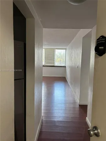 $1,890 | 9143 Southwest 77th Avenue, Unit B204, Miami, FL 33156