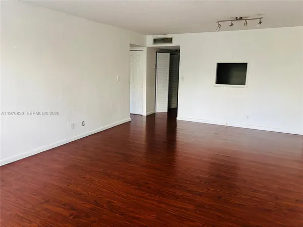 $1,890 | 9143 Southwest 77th Avenue, Unit B204, Miami, FL 33156