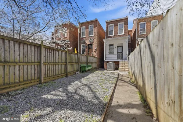 $2,750 | 707 15th Street Northeast, Washington, DC 20002