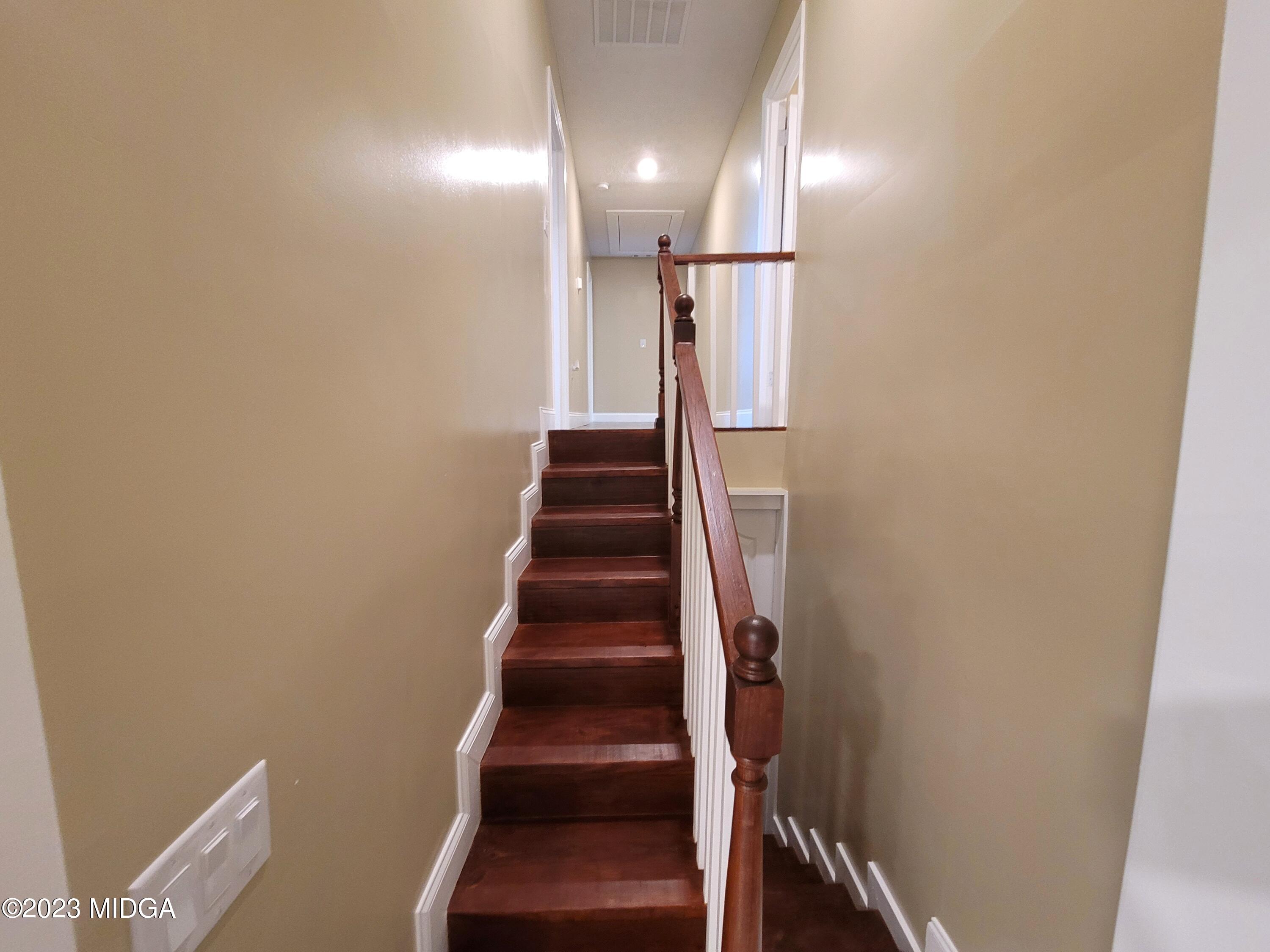 4165 Mumford Road Macon, GA 31204 - Photo 19 of 40 stairway 4165