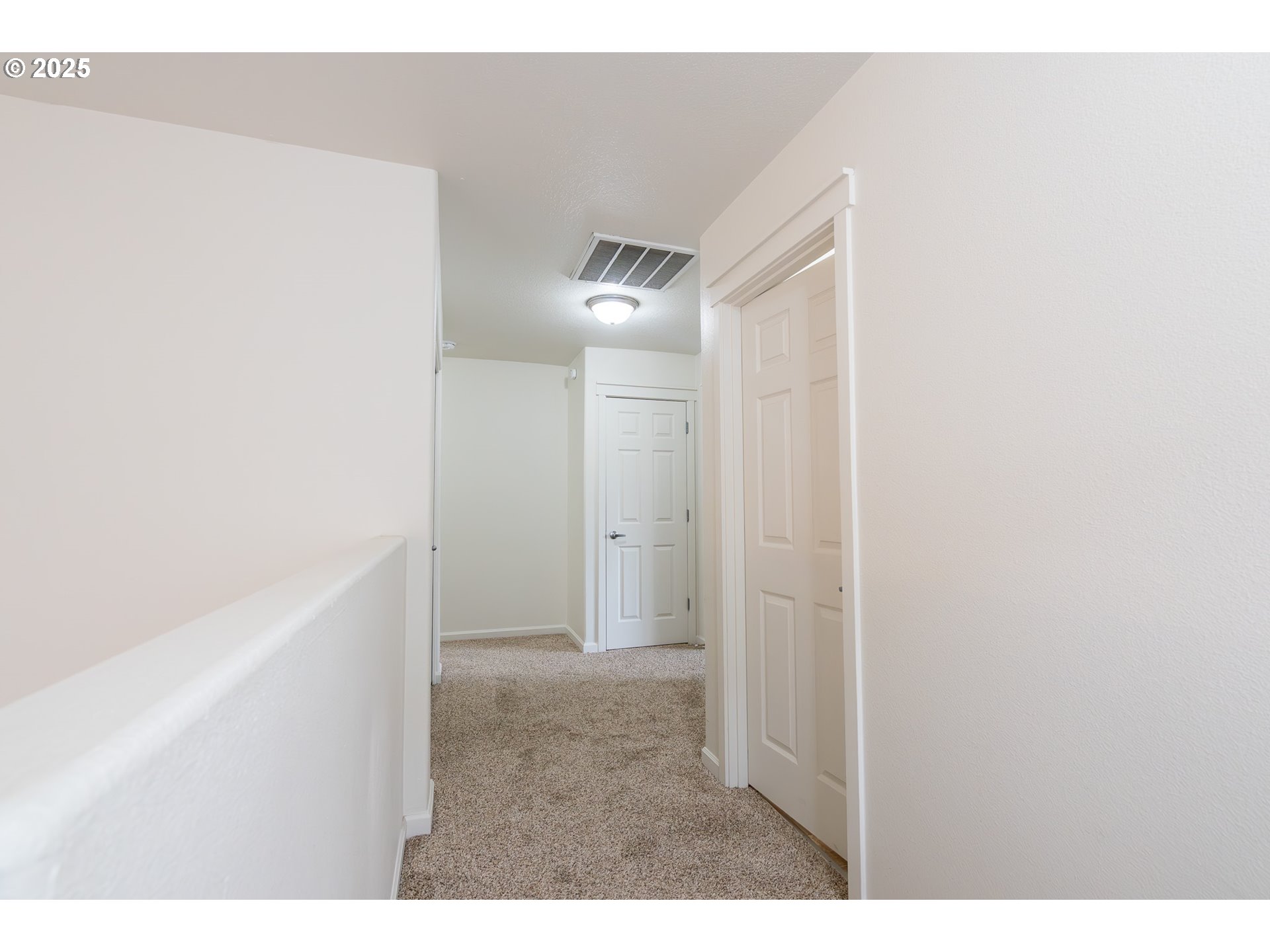621 Jasmine Circle Independence, OR 97351 - Photo 14 of 29 close view of an empty room