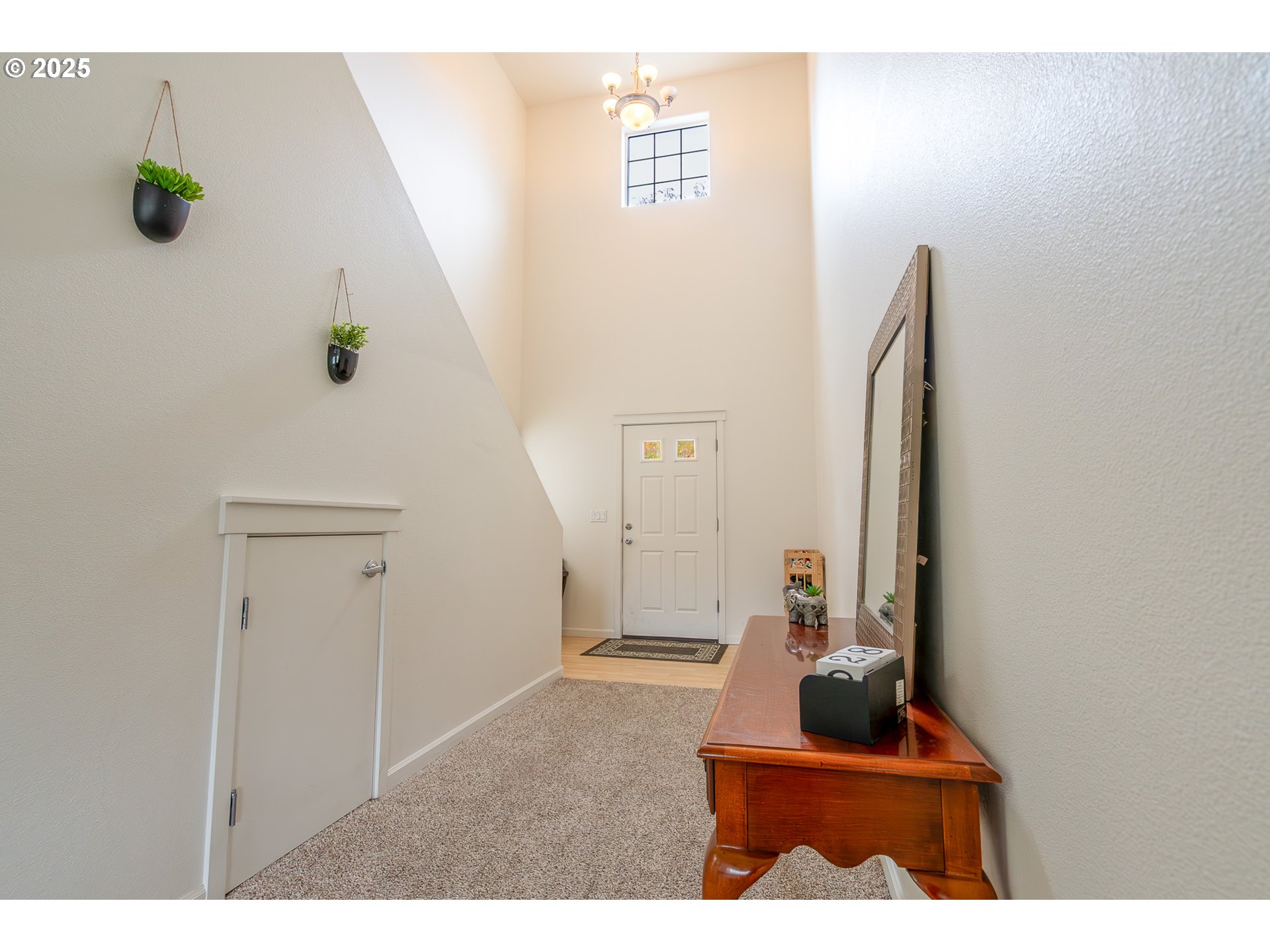 621 Jasmine Circle Independence, OR 97351 - Photo 4 of 29
