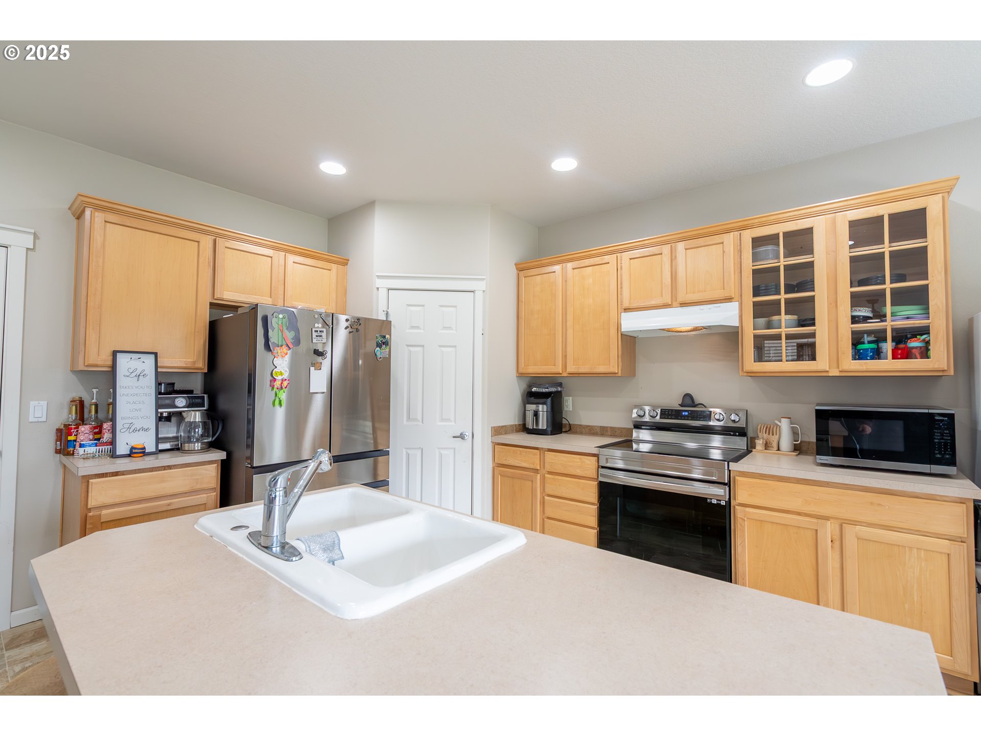 621 Jasmine Circle Independence, OR 97351 - Photo 9 of 29 a kitchen with stainless steel appliances kitchen island granite countertop a sink stove and refrigerator