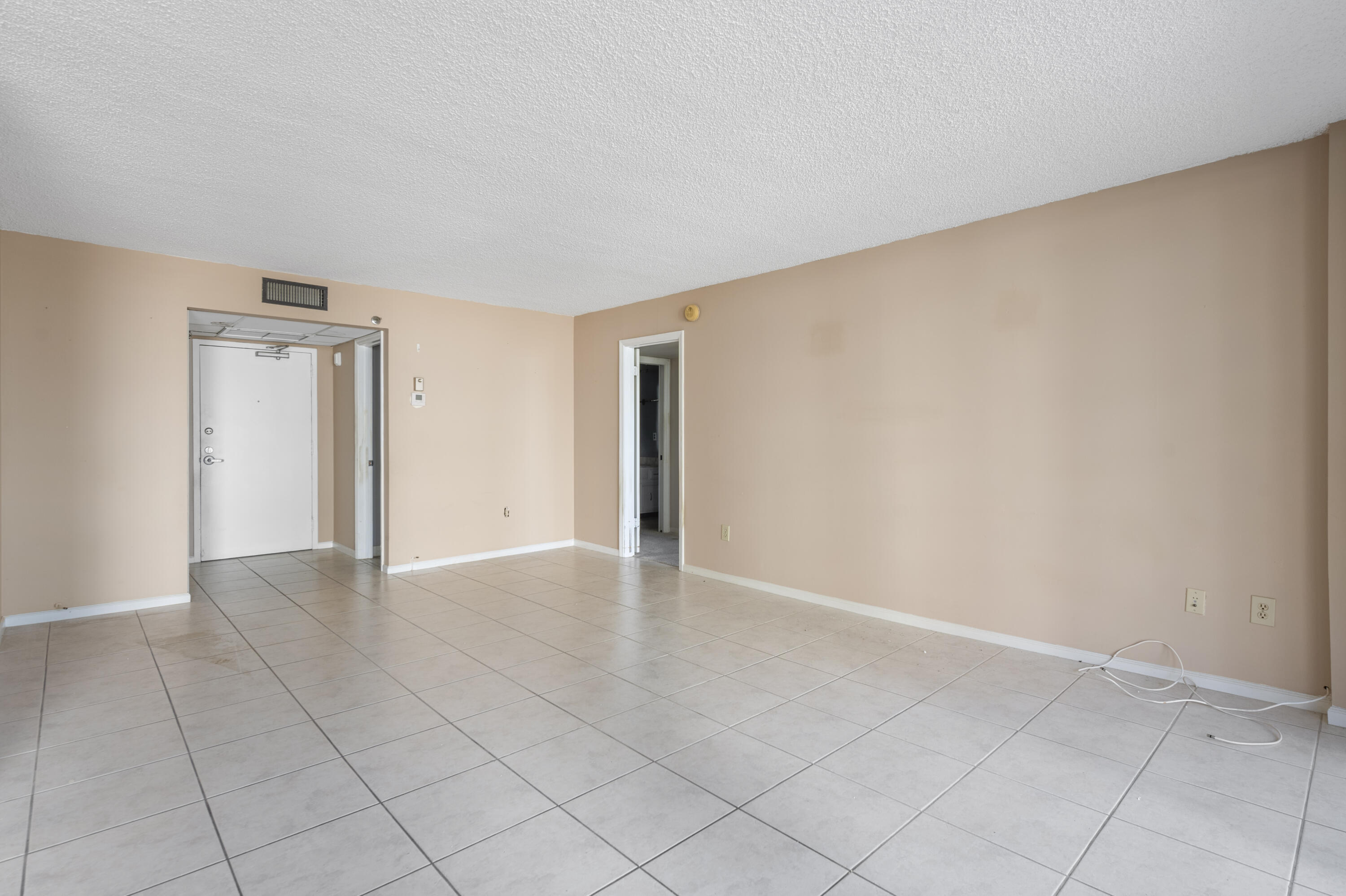 859 Jeffery Street, Unit 312 Boca Raton, FL 33487 - Photo 6 of 53 an empty room with a natural light