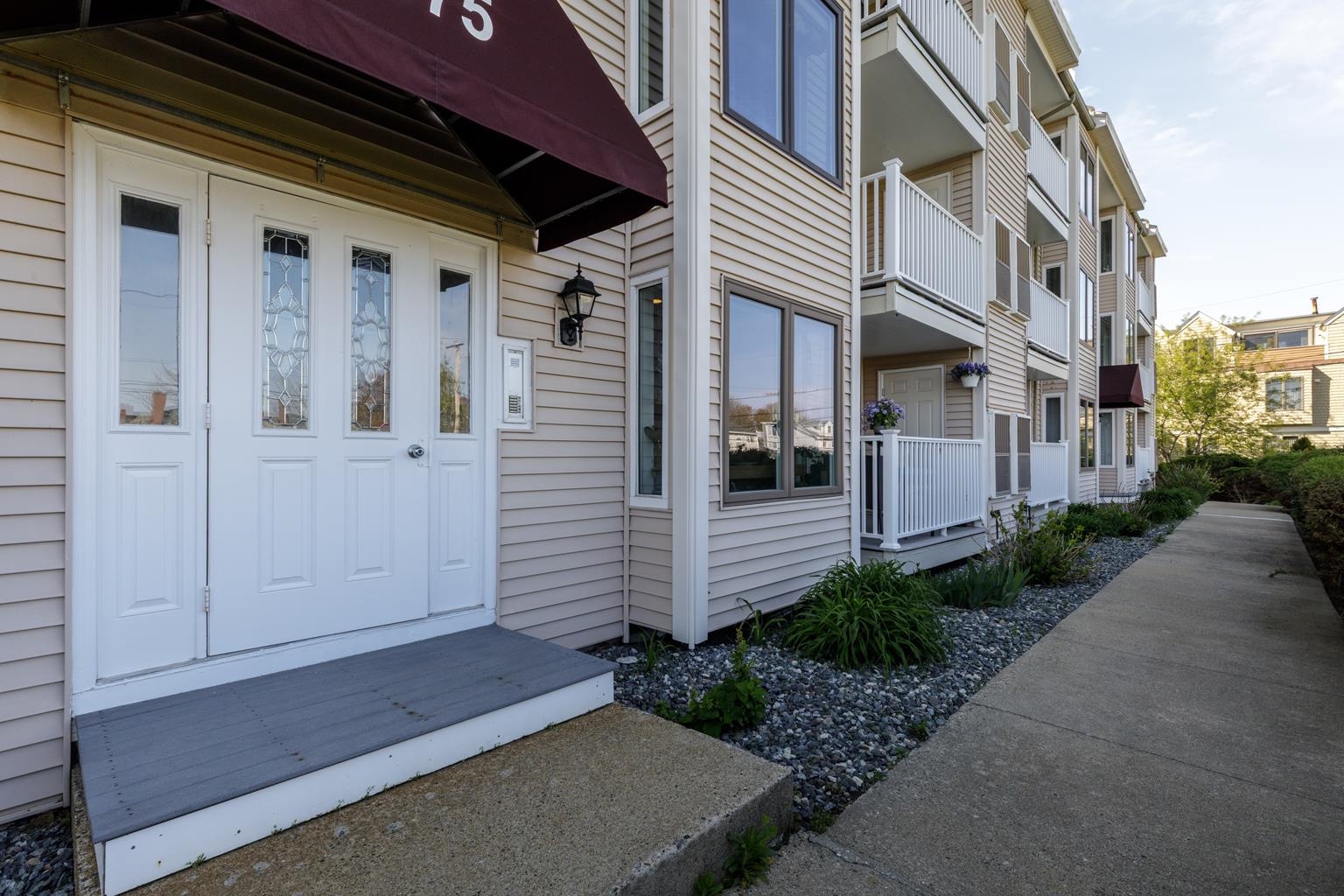 975 Ocean Boulevard, Unit 4 Hampton, NH 03842 - Photo 3 of 30