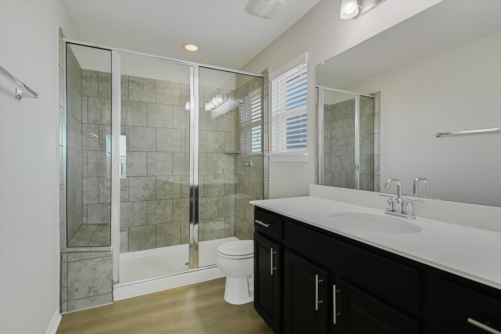 10317 Laurie Lane Austin, TX 78747 - Photo 17 of 27 Primary bath