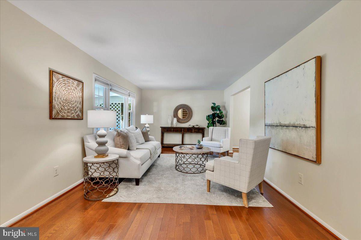 10403 Collingham Drive Fairfax, VA 22032 - Photo 3 of 39