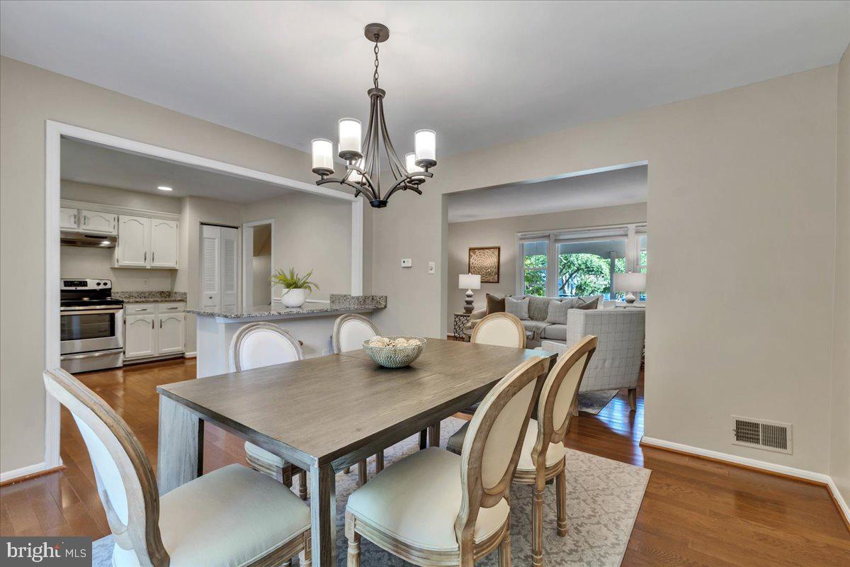 10403 Collingham Drive Fairfax, VA 22032 - Photo 7 of 39