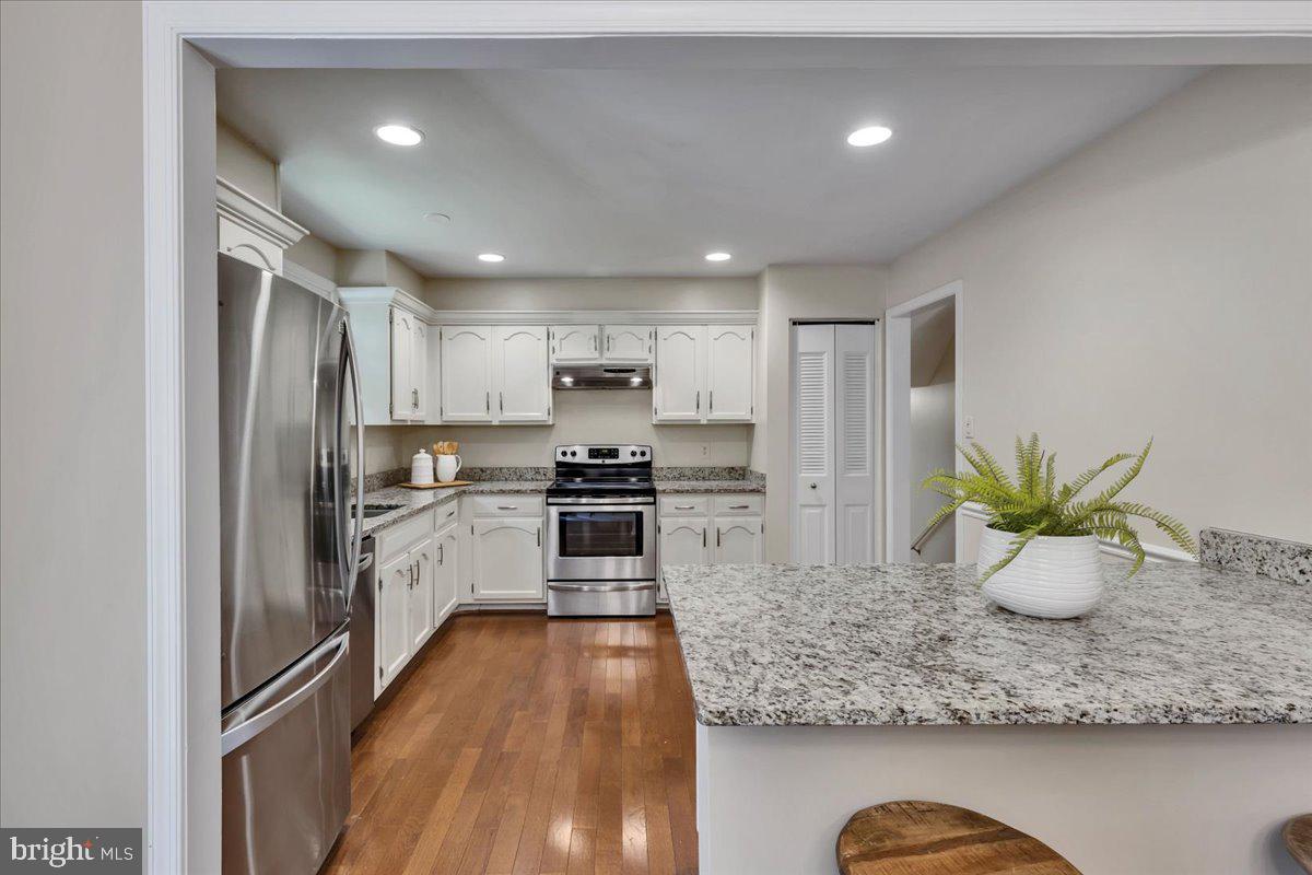 10403 Collingham Drive Fairfax, VA 22032 - Photo 8 of 39