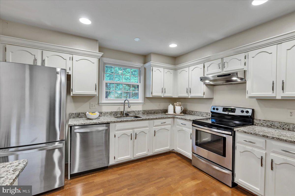 10403 Collingham Drive Fairfax, VA 22032 - Photo 10 of 39