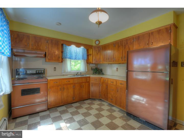 233 Burrs Road Burlington, NJ 08016 - Photo 4 of 10 Kitchen