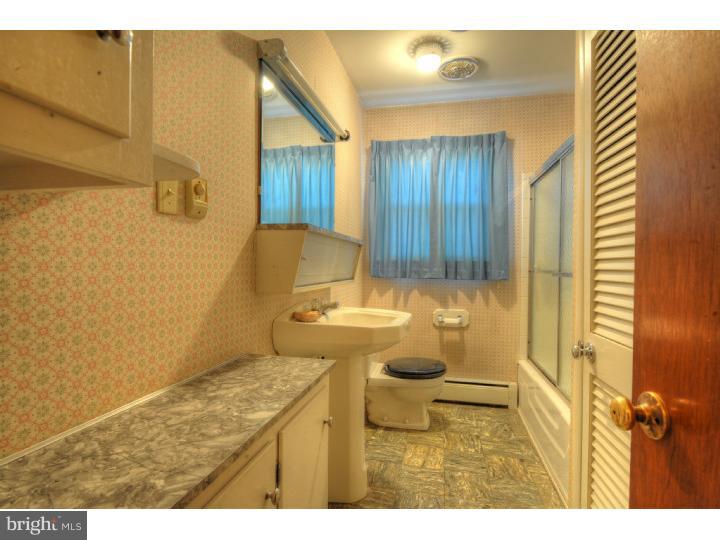 233 Burrs Road Burlington, NJ 08016 - Photo 8 of 10 Bathroom