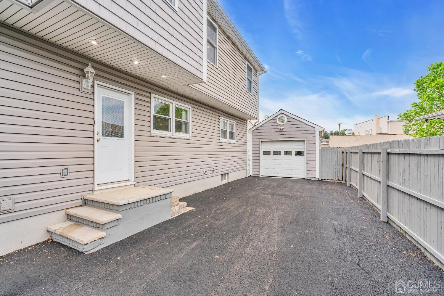 299 Fulton Street Middlesex, NJ 08846 - Photo 4 of 37