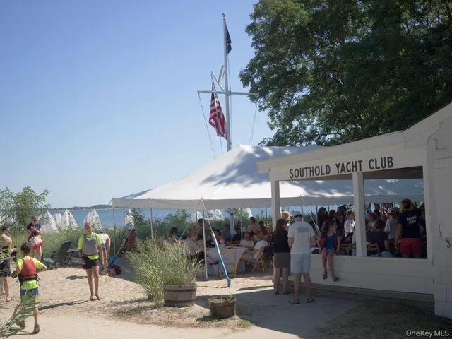 $2,399,000 | 470 Goose Creek Lane, Southold, NY 11971