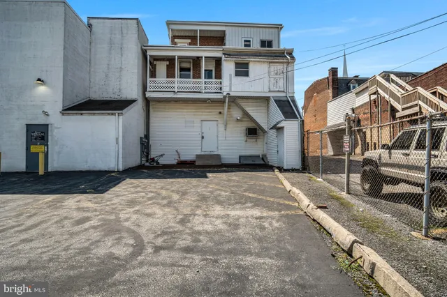 $1,350 | 727 East Market Street, York, PA 17403