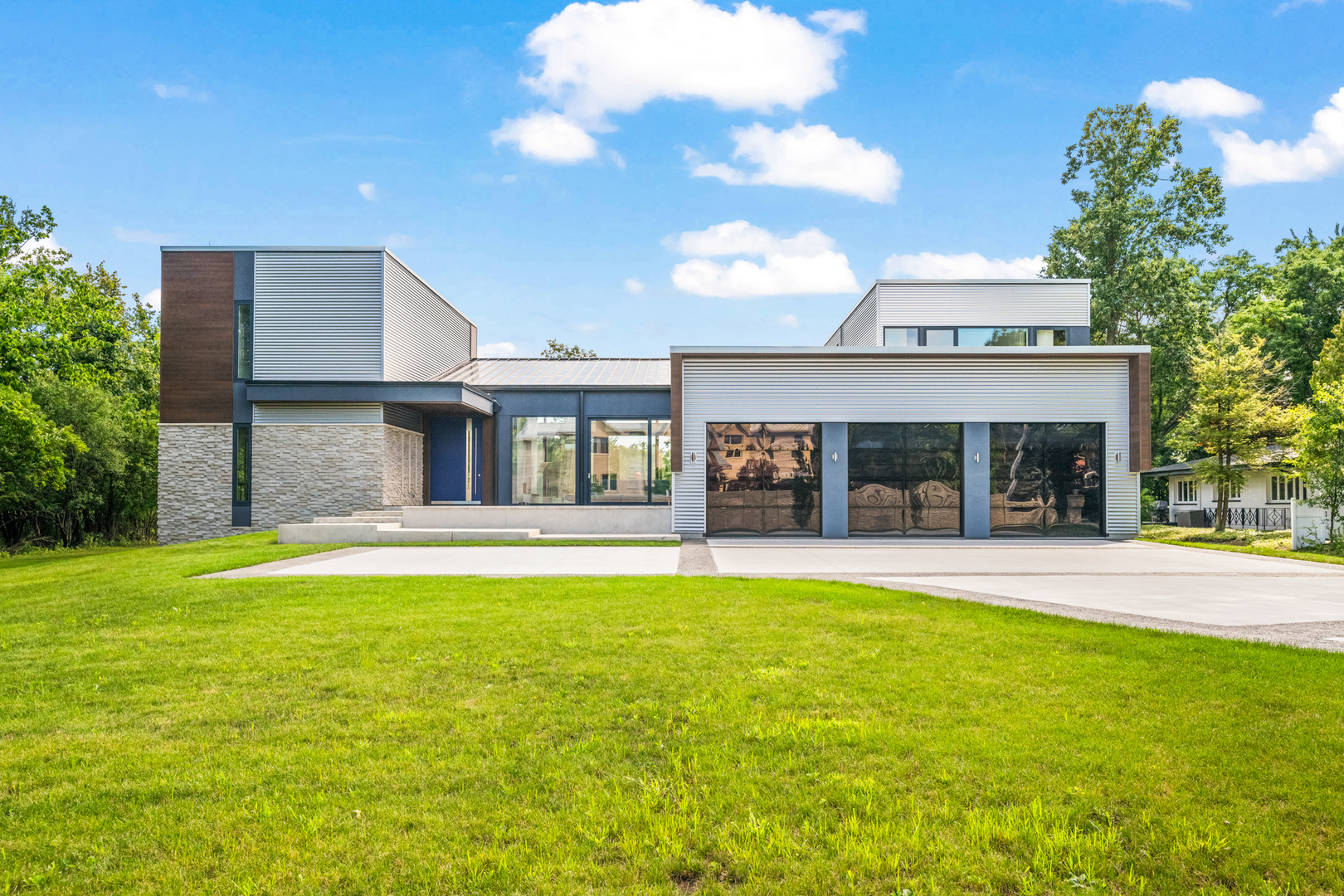 a view of an house with swimming pool and a yard