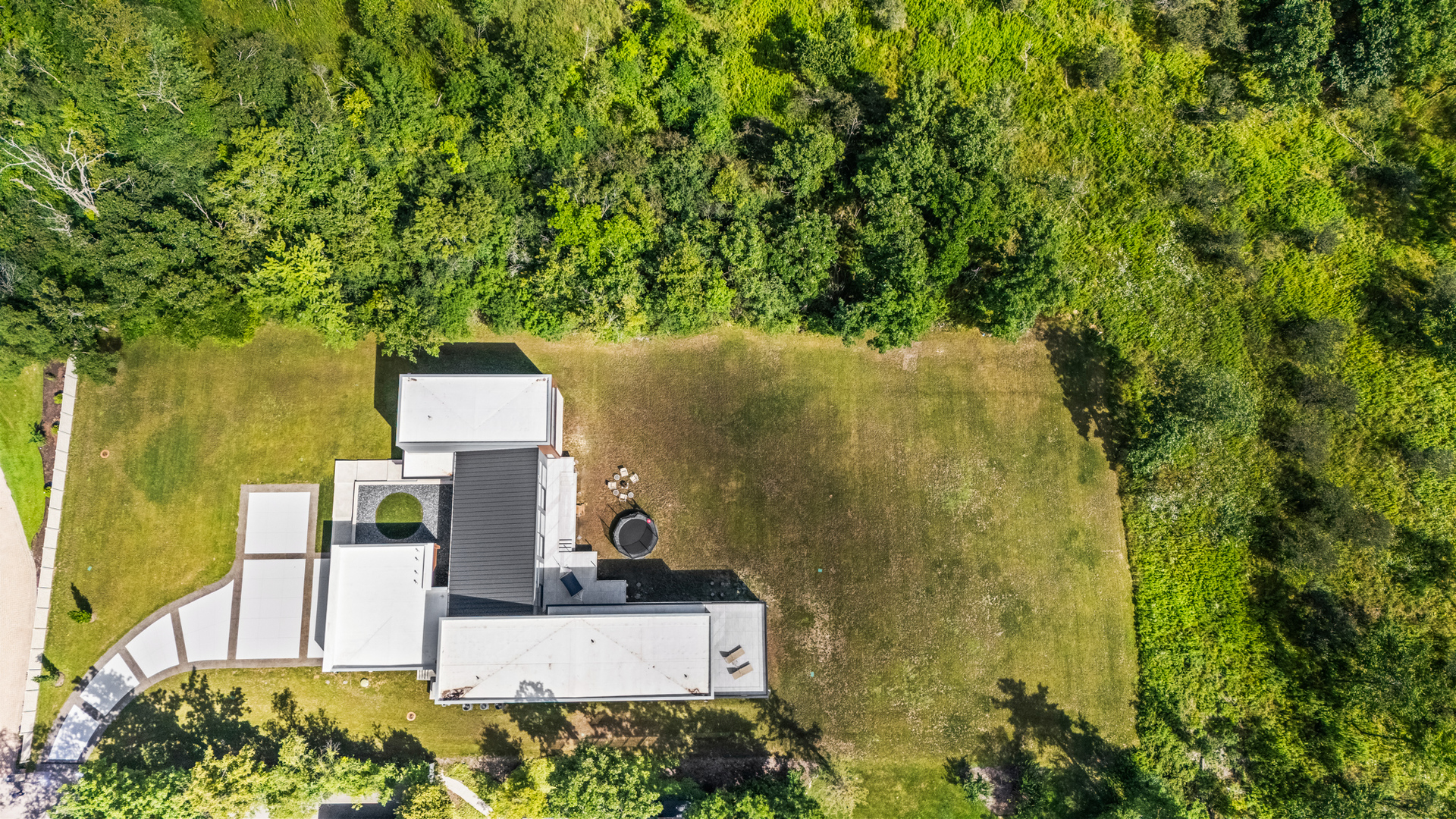 711 Becker Road Glenview, IL 60025 - Photo 74 of 85 an aerial view of a house with a yard