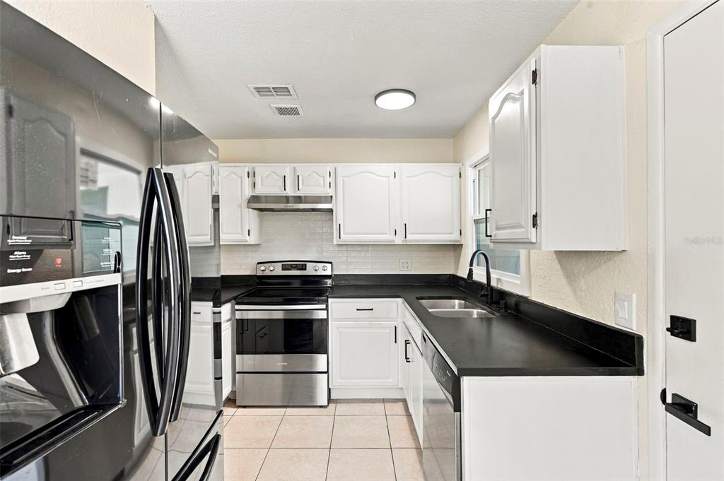 8862 Robin Road Seminole, FL 33777 - Photo 15 of 56 Gallery Image 15