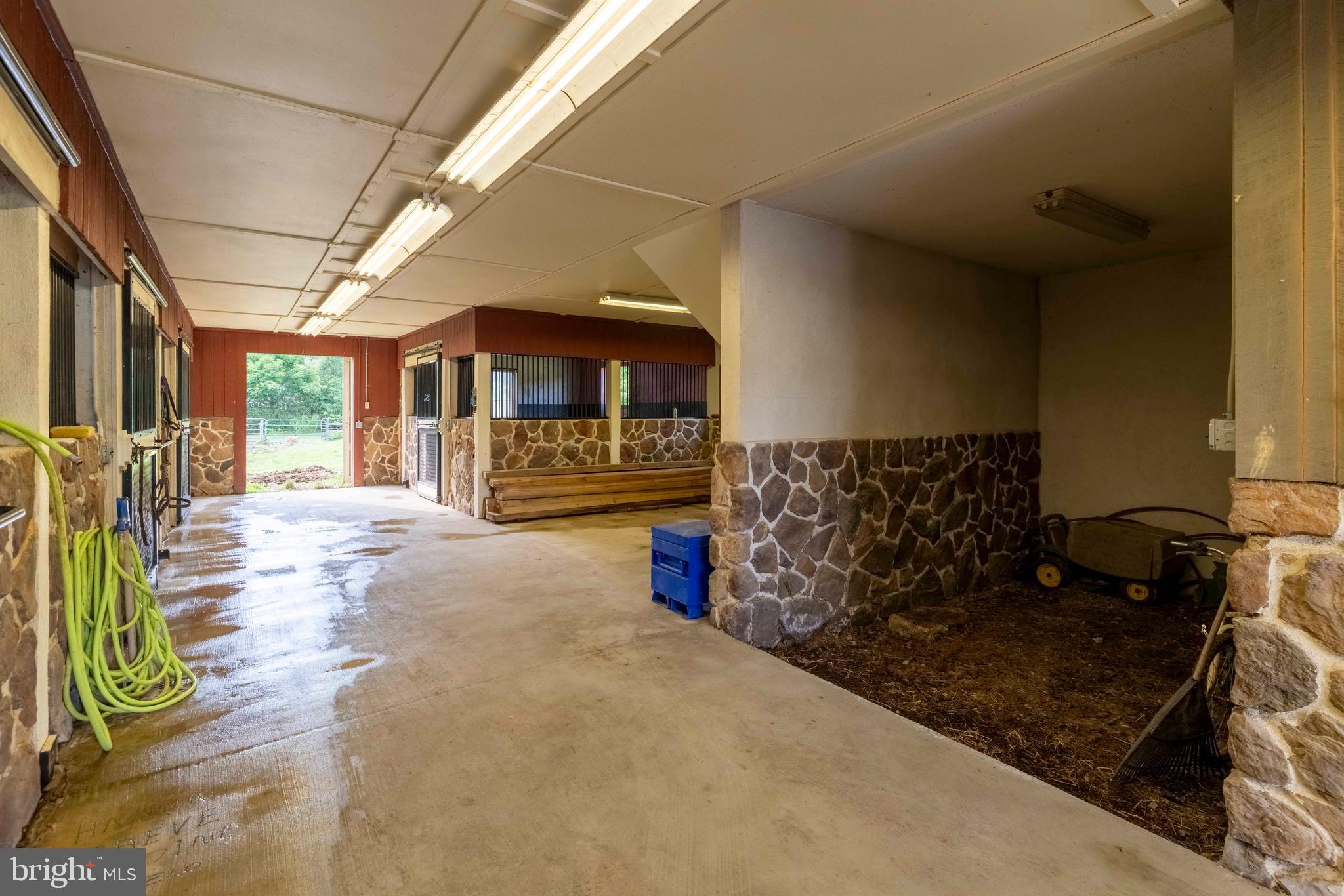 265 Walter Road Chalfont, PA 18914 - Photo 63 of 83 Feeding station