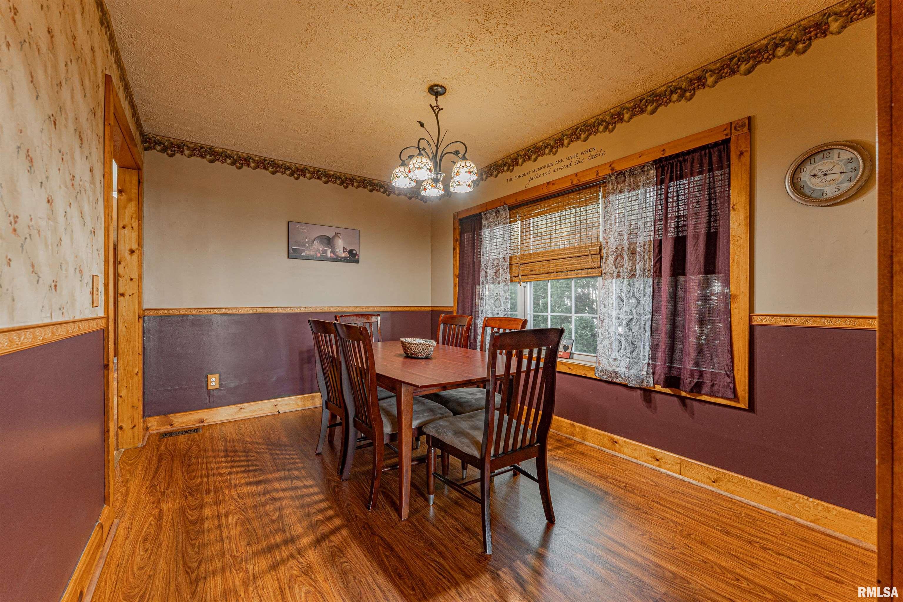 216 3rd Street Lincoln, IL 62656 - Photo 16 of 48