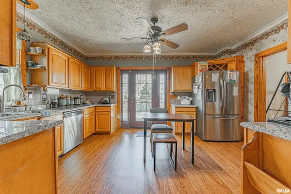 $254,900 | 216 3rd Street, Lincoln, IL 62656