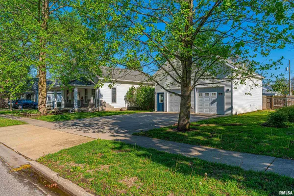 $254,900 | 216 3rd Street, Lincoln, IL 62656