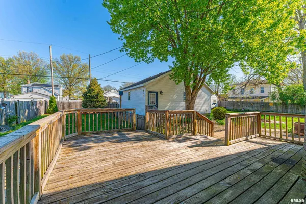 $254,900 | 216 3rd Street, Lincoln, IL 62656