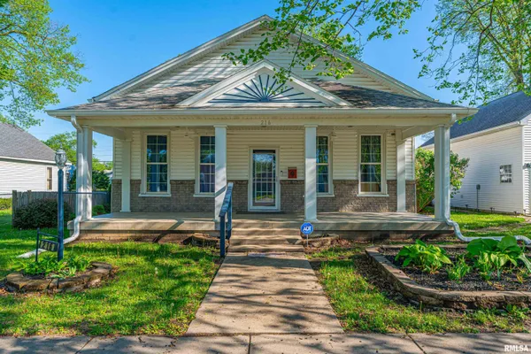$254,900 | 216 3rd Street, Lincoln, IL 62656