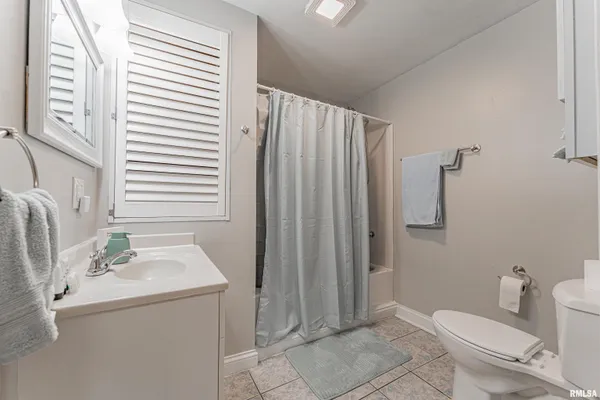 $254,900 | 216 3rd Street, Lincoln, IL 62656