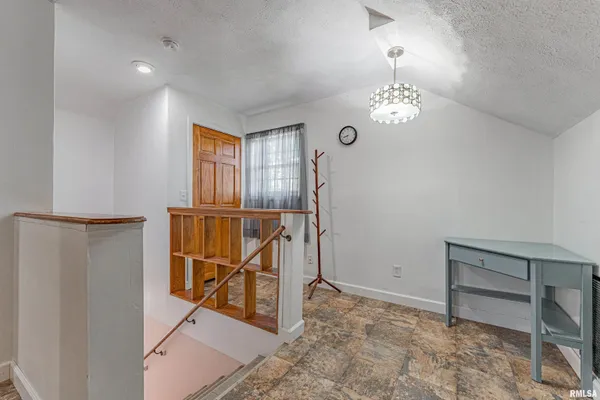 $254,900 | 216 3rd Street, Lincoln, IL 62656