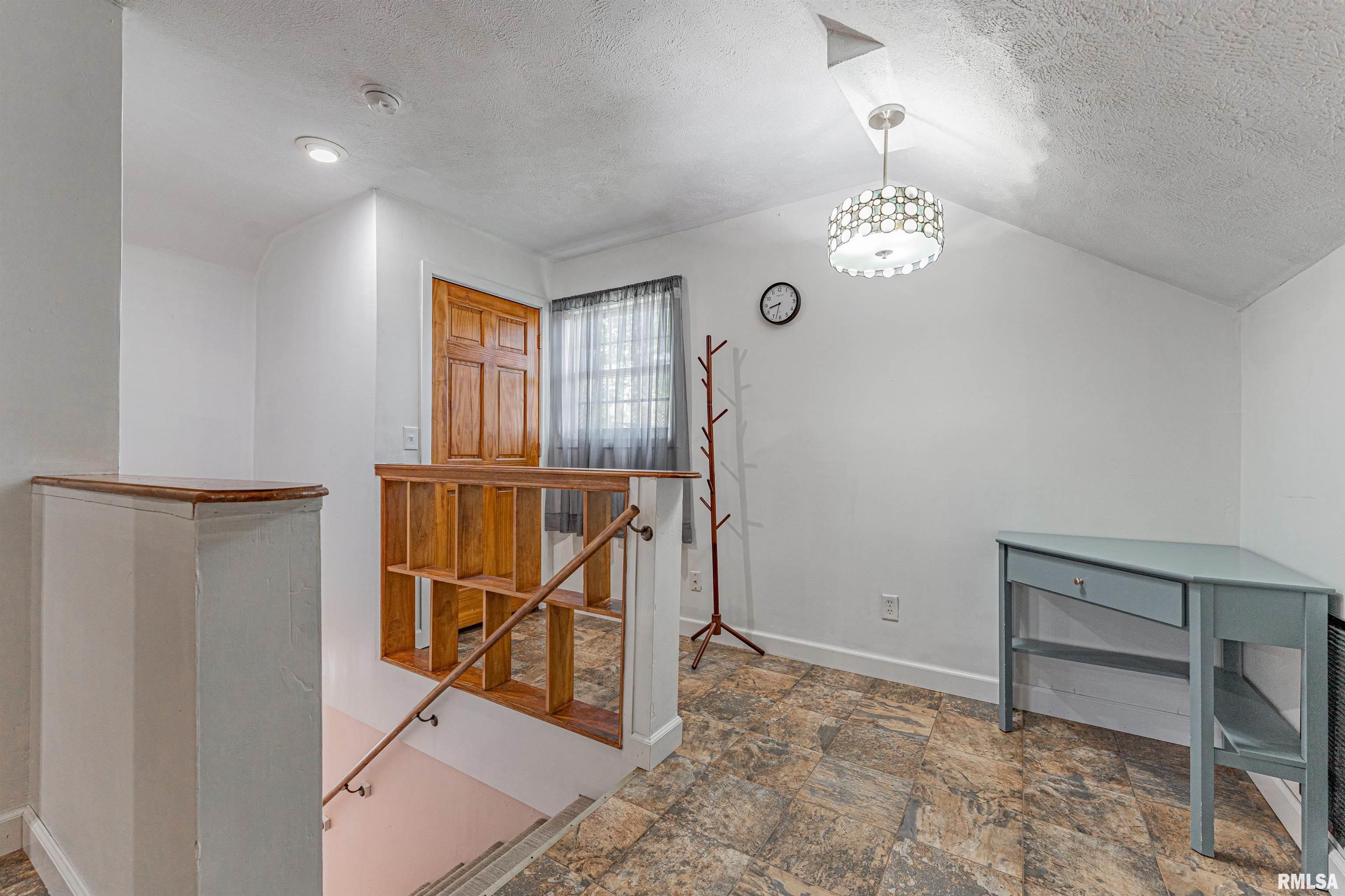 216 3rd Street Lincoln, IL 62656 - Photo 32 of 48