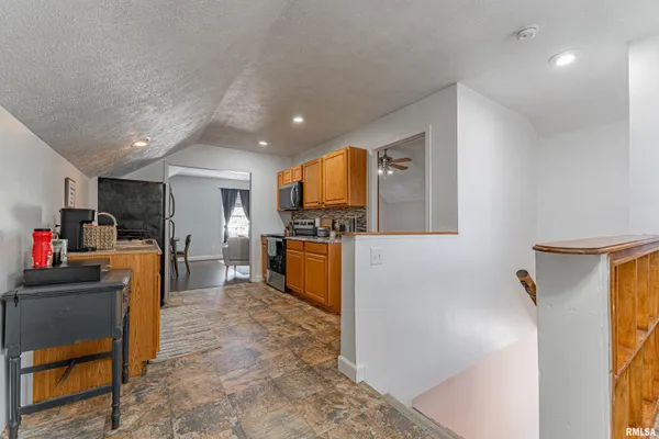 $254,900 | 216 3rd Street, Lincoln, IL 62656