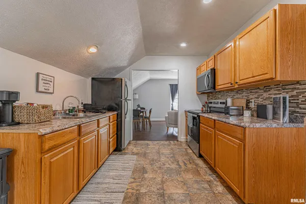 $254,900 | 216 3rd Street, Lincoln, IL 62656