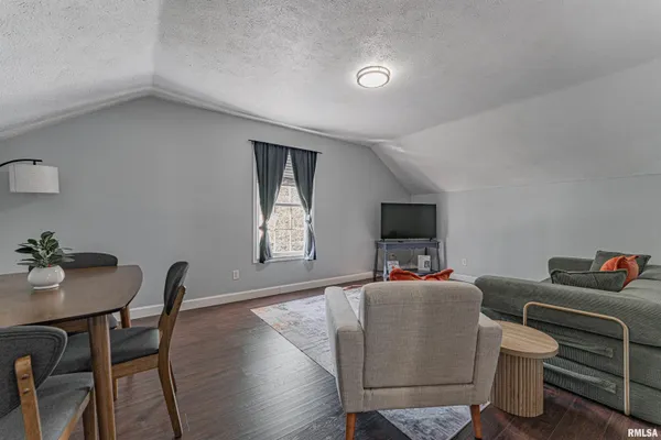 $254,900 | 216 3rd Street, Lincoln, IL 62656