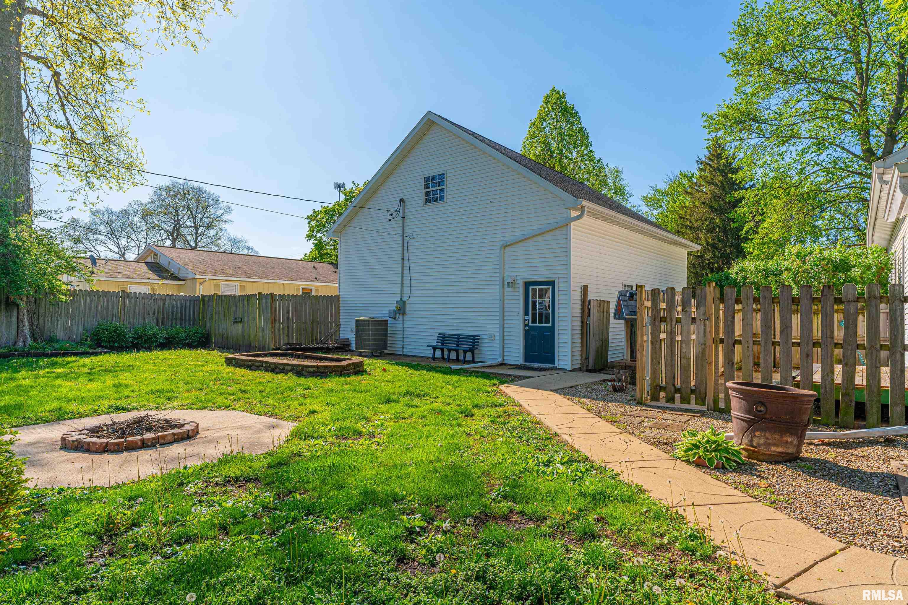 216 3rd Street Lincoln, IL 62656 - Photo 40 of 48