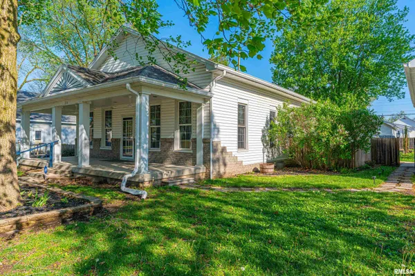 $254,900 | 216 3rd Street, Lincoln, IL 62656