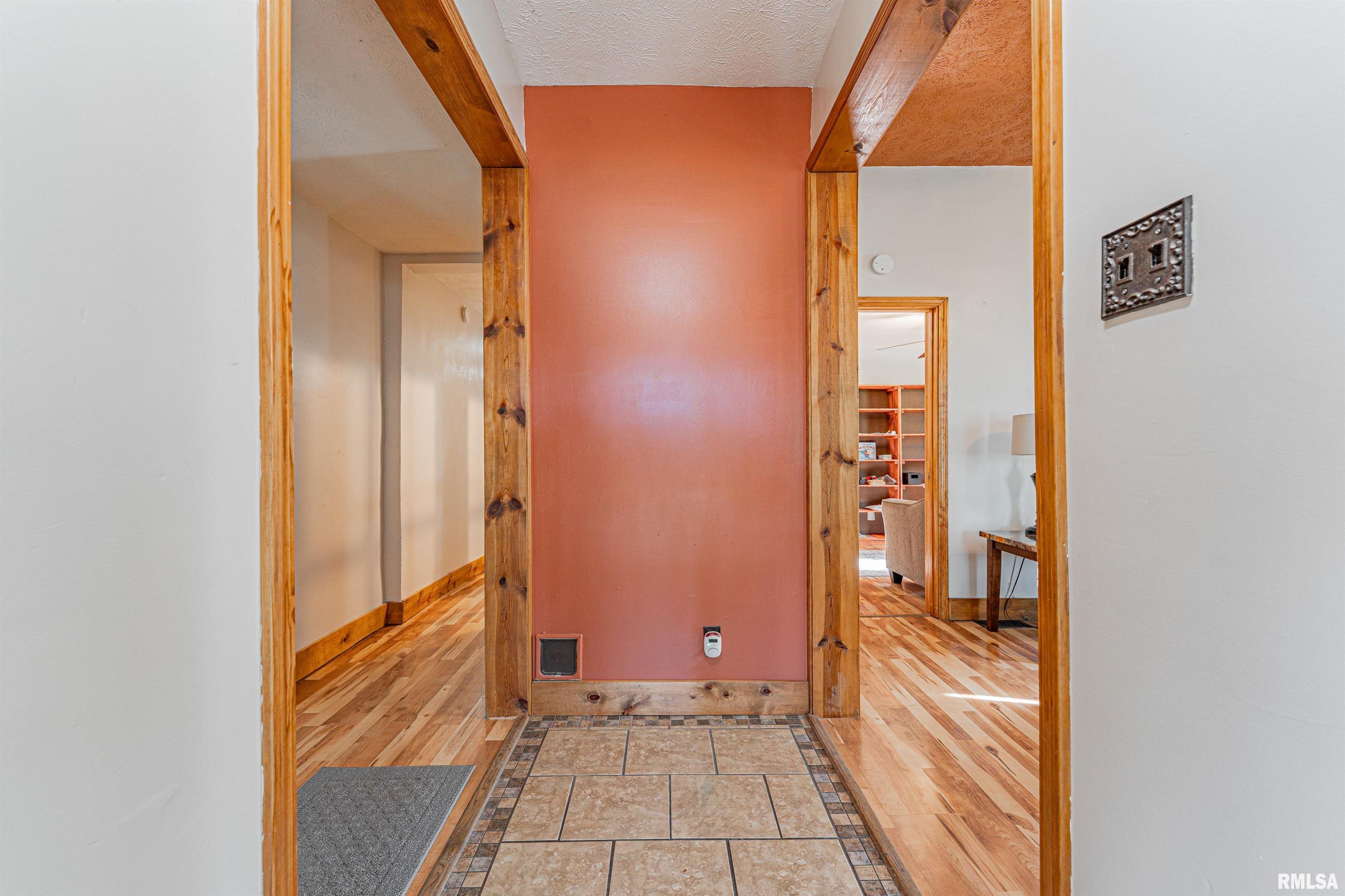 216 3rd Street Lincoln, IL 62656 - Photo 5 of 48