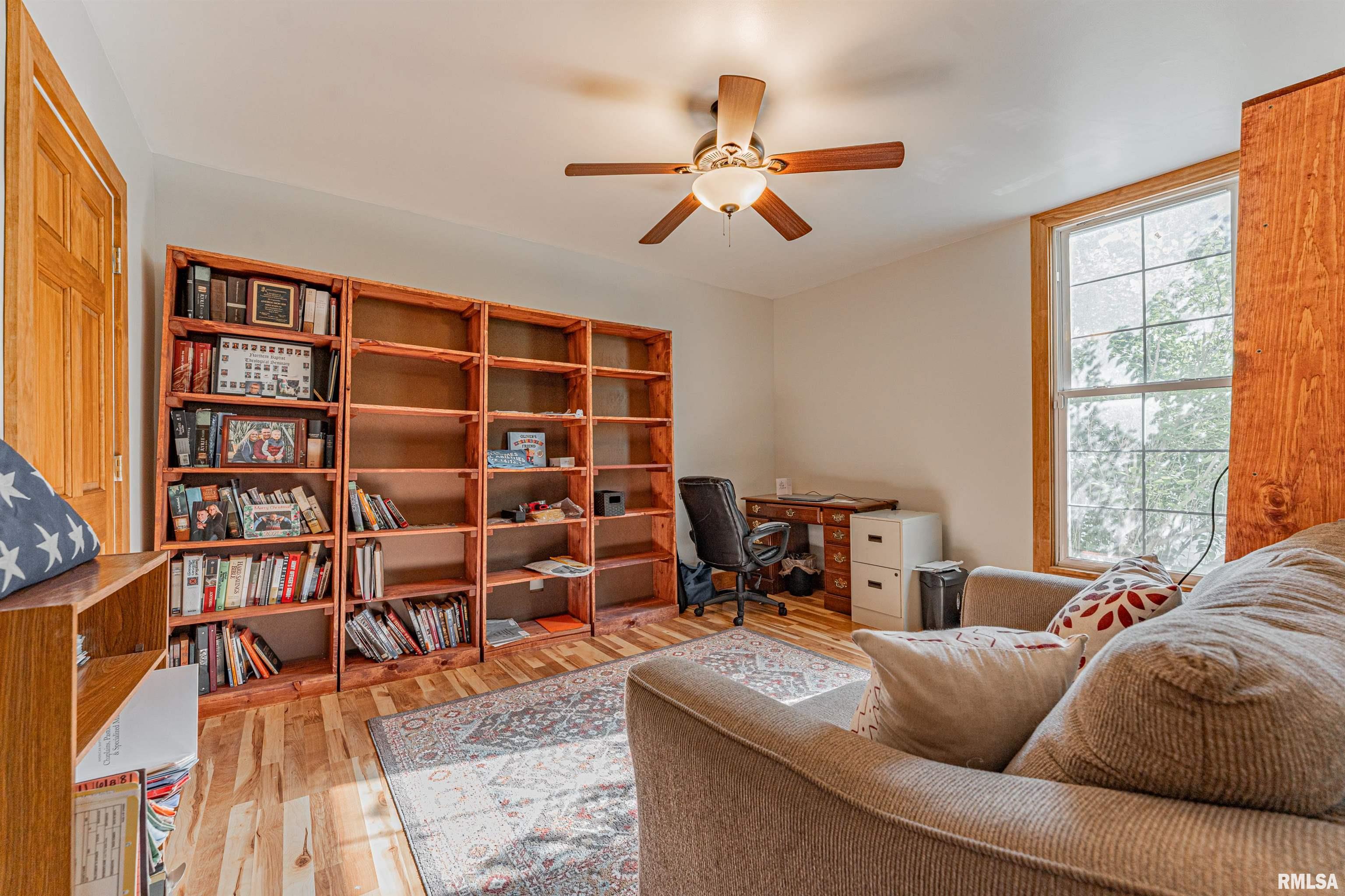 216 3rd Street Lincoln, IL 62656 - Photo 8 of 48