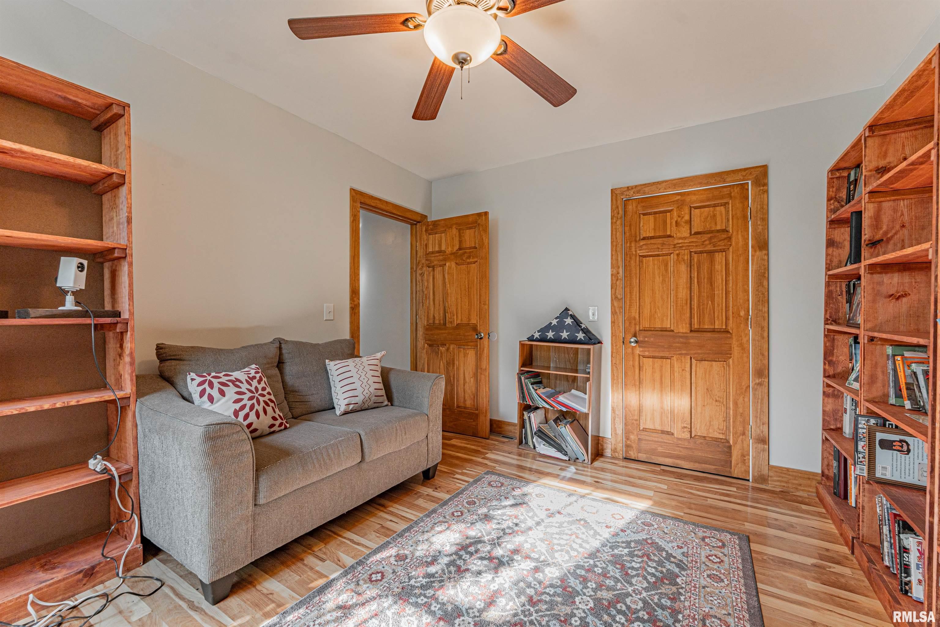 216 3rd Street Lincoln, IL 62656 - Photo 9 of 48