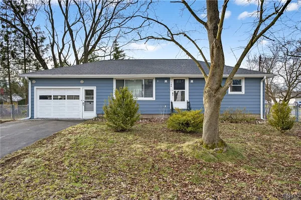 $200,000 | 100 Stillwell Terrace, Manlius, NY 13057